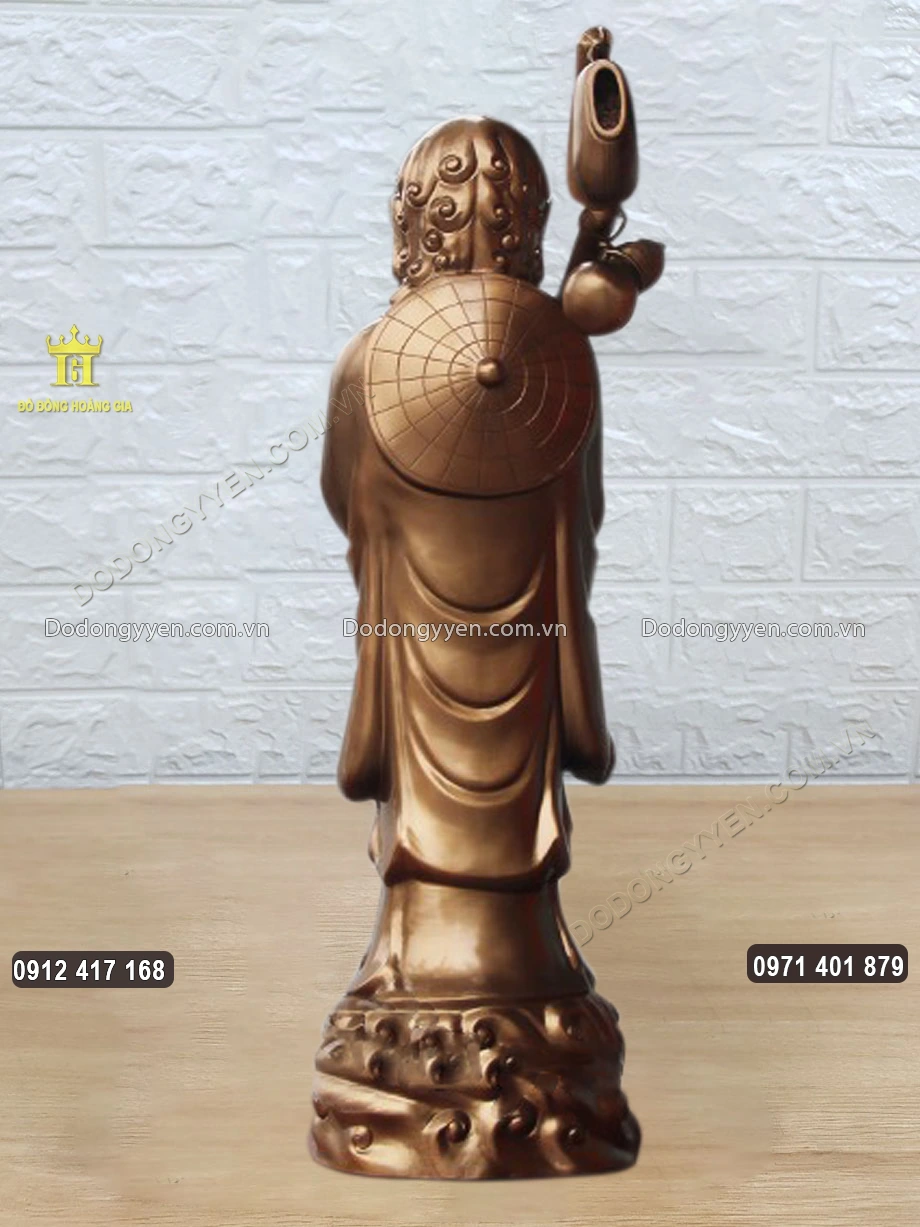H&igrave;nh ảnh ph&iacute;a sau của bức tượng